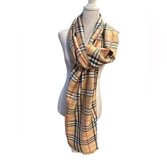 Burberry London wide check cashmere scarf - Picture 5 of 9